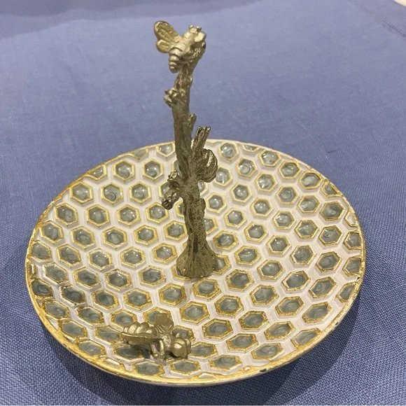 Honeycomb Plate Ring Holder with Bee & Hive - Picture 8 of 14